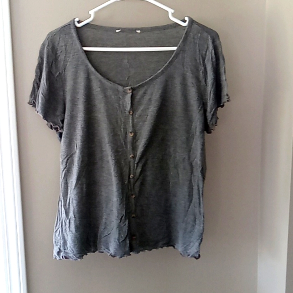 Free With Purchase Gray top L ❤️‍🩹❤️‍🩹❤️‍🩹❤️‍🩹